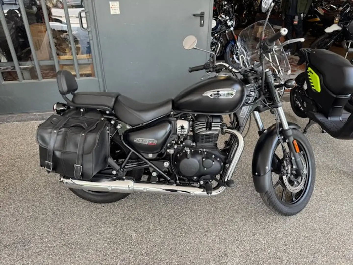 Royal Enfield Meteor 350 STELLAR BLACK Nero - 2