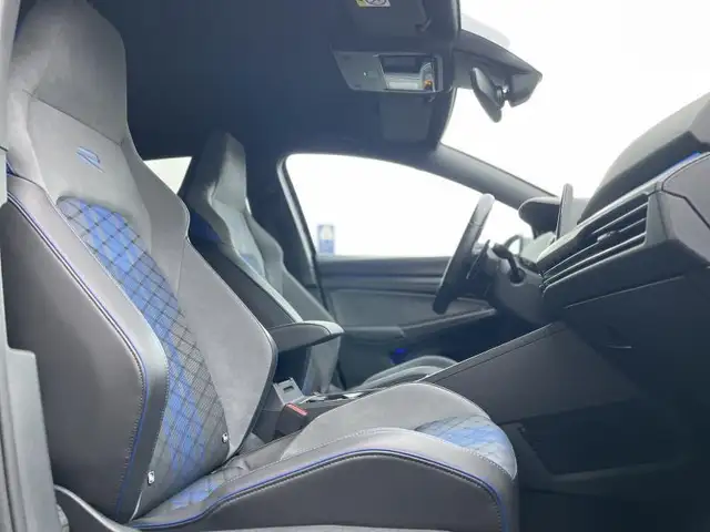 Volkswagen Golf view 4