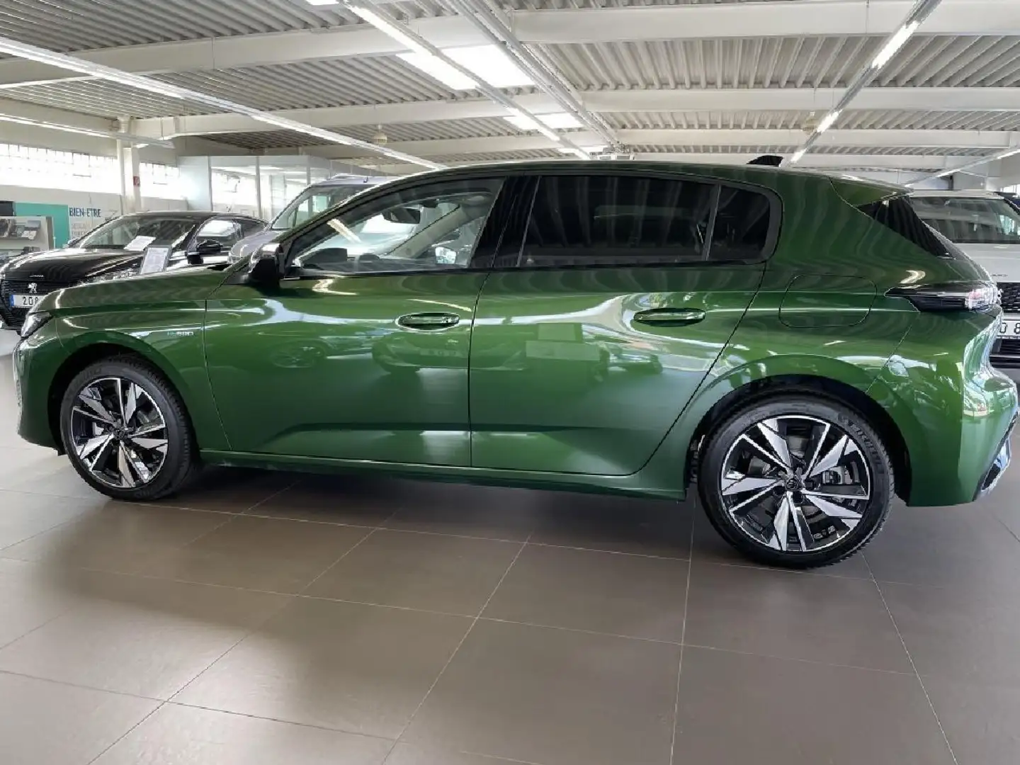 Peugeot 308 Hybrid 180 Allure Vert - 2