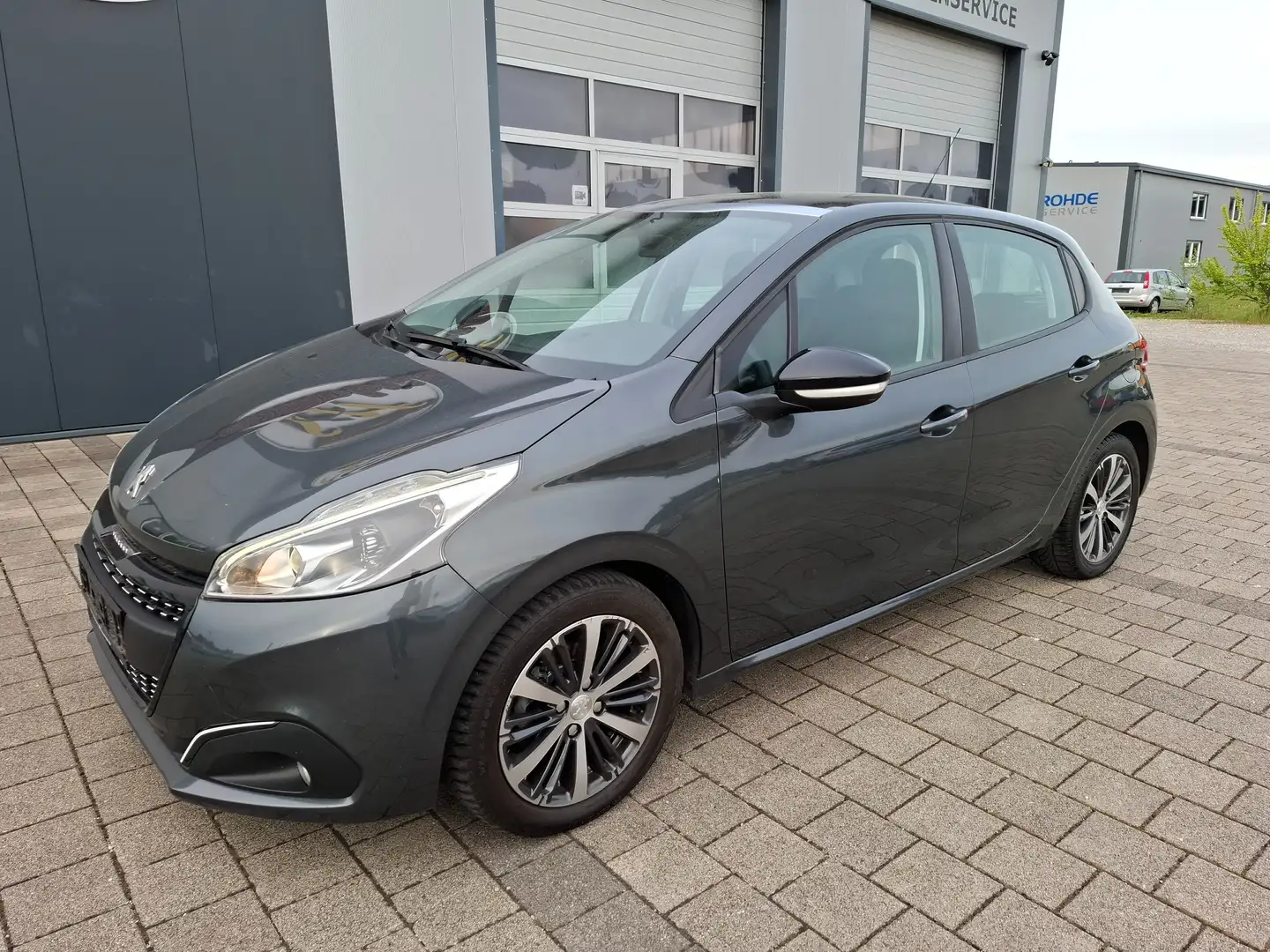 Peugeot 208 Active,Pano,RFK,SHZ,Alufelgen Grau - 2