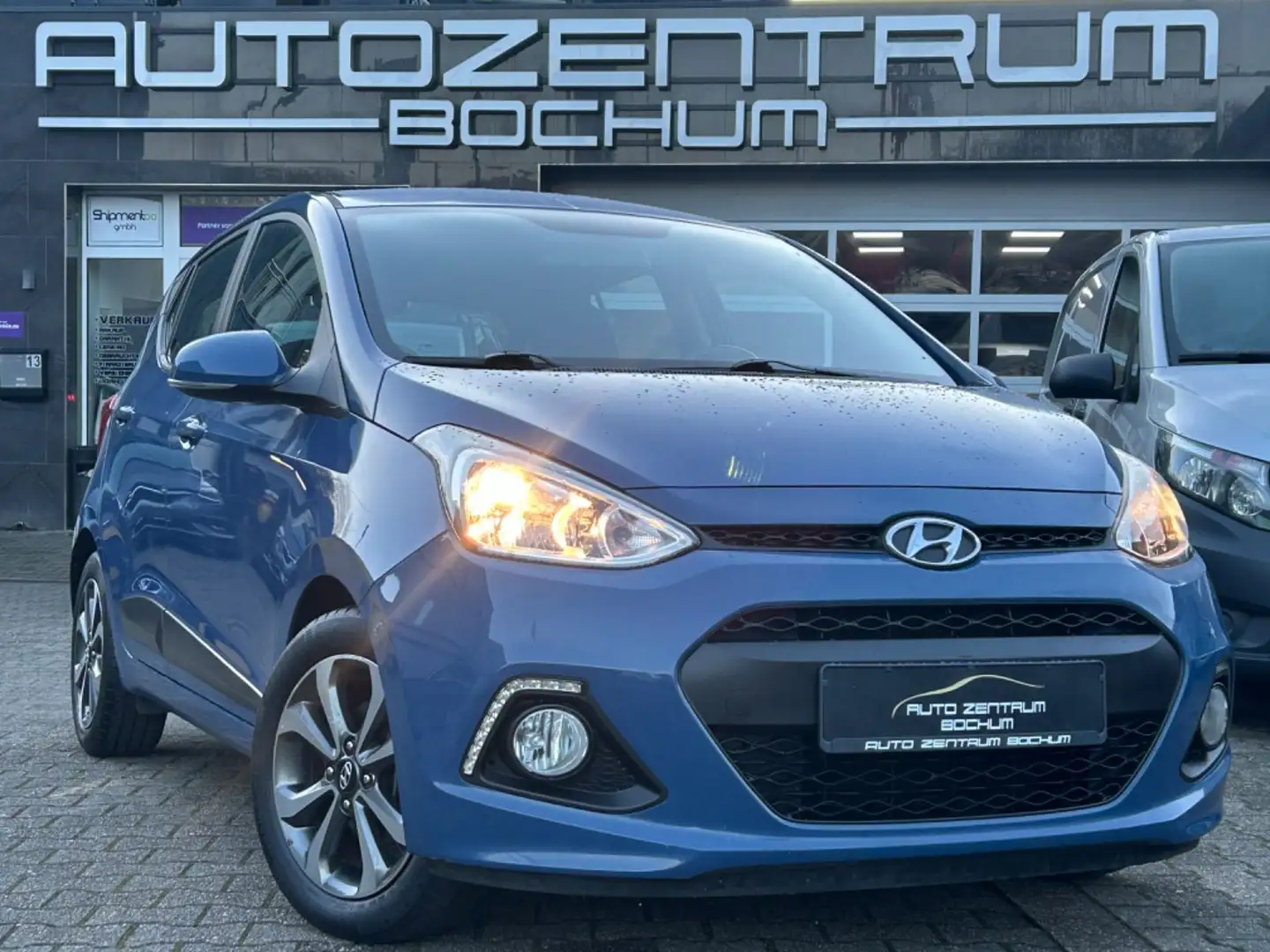 Hyundai i10 FIFA World Cup Edition SHZ Bluetooth 75TKM Blauw - 1