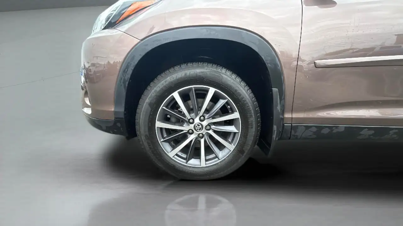 Toyota Highlander снимка Toyota Highlander
