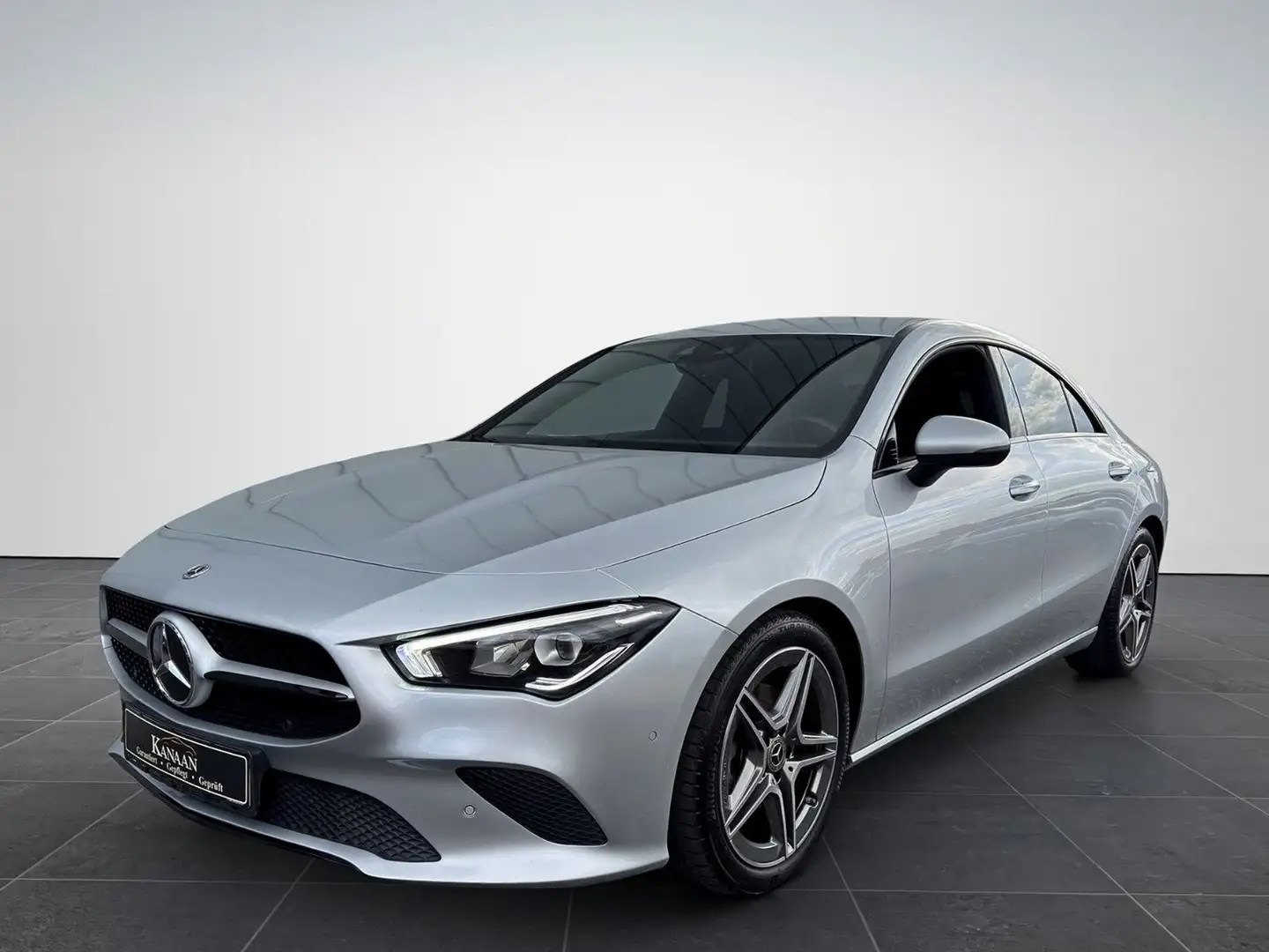 Mercedes-Benz CLA 200 Limousine Autom.*AMG*Widescreen*Leder Stříbrná - 1