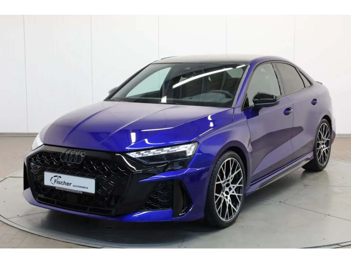 Audi RS3 Limousine TFSI quattro Blau - 2