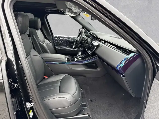 Land Rover Range Rover Sport view 3