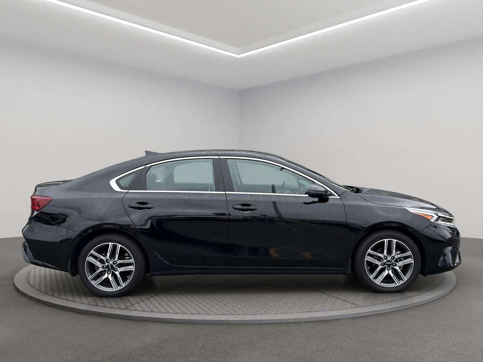 2024 Kia Forte EX+ / LOCAL / ONE OWNER / NO ACCIDENTS — снимка 1