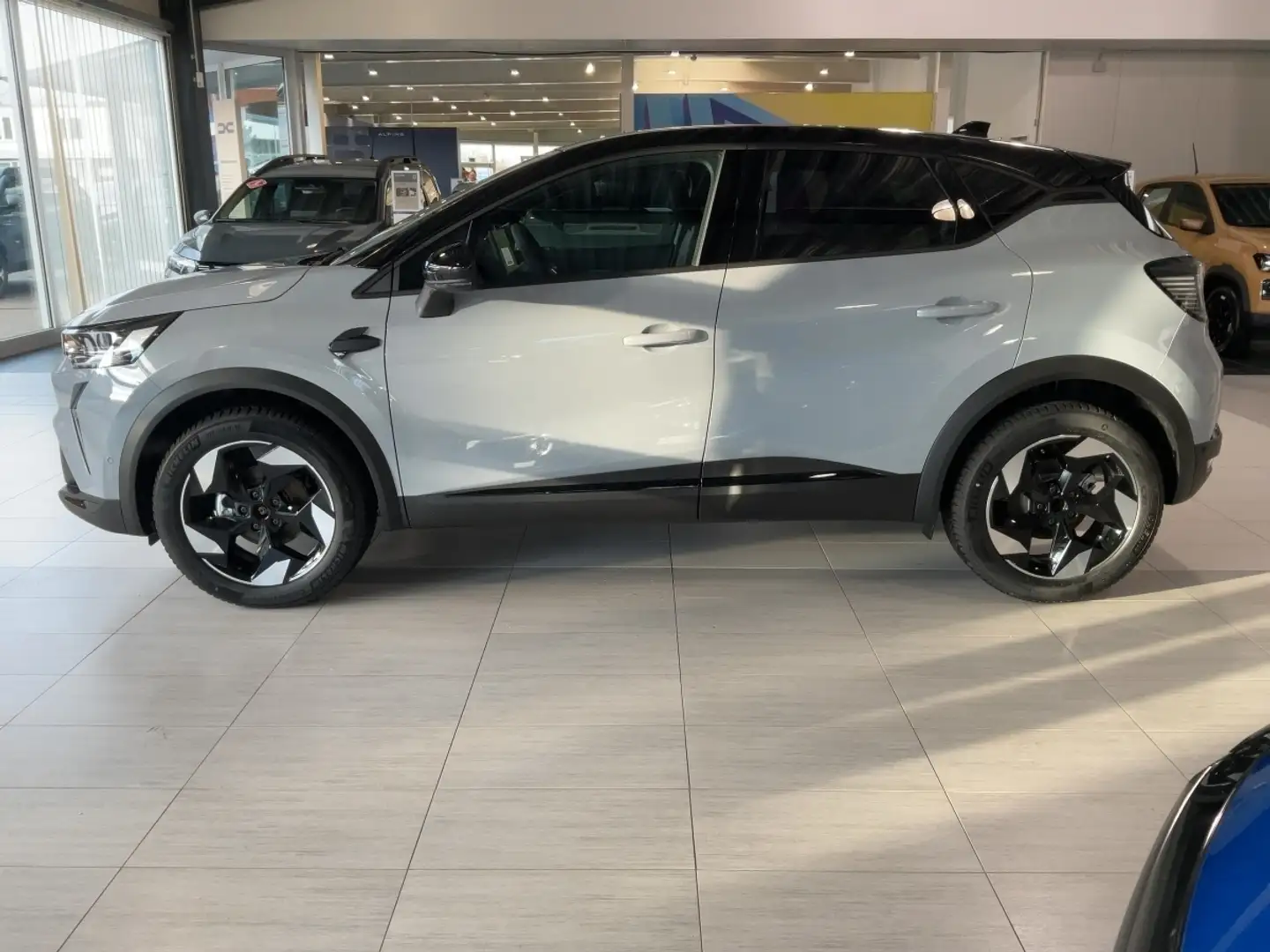 Renault Captur Techno TCe 90 Navi/PDC/SHZ/GJR Grau - 2