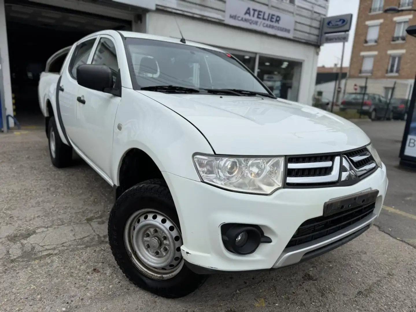Mitsubishi L200 2.5 DOUBLE CABINE 136 4X4 Blanc - 1