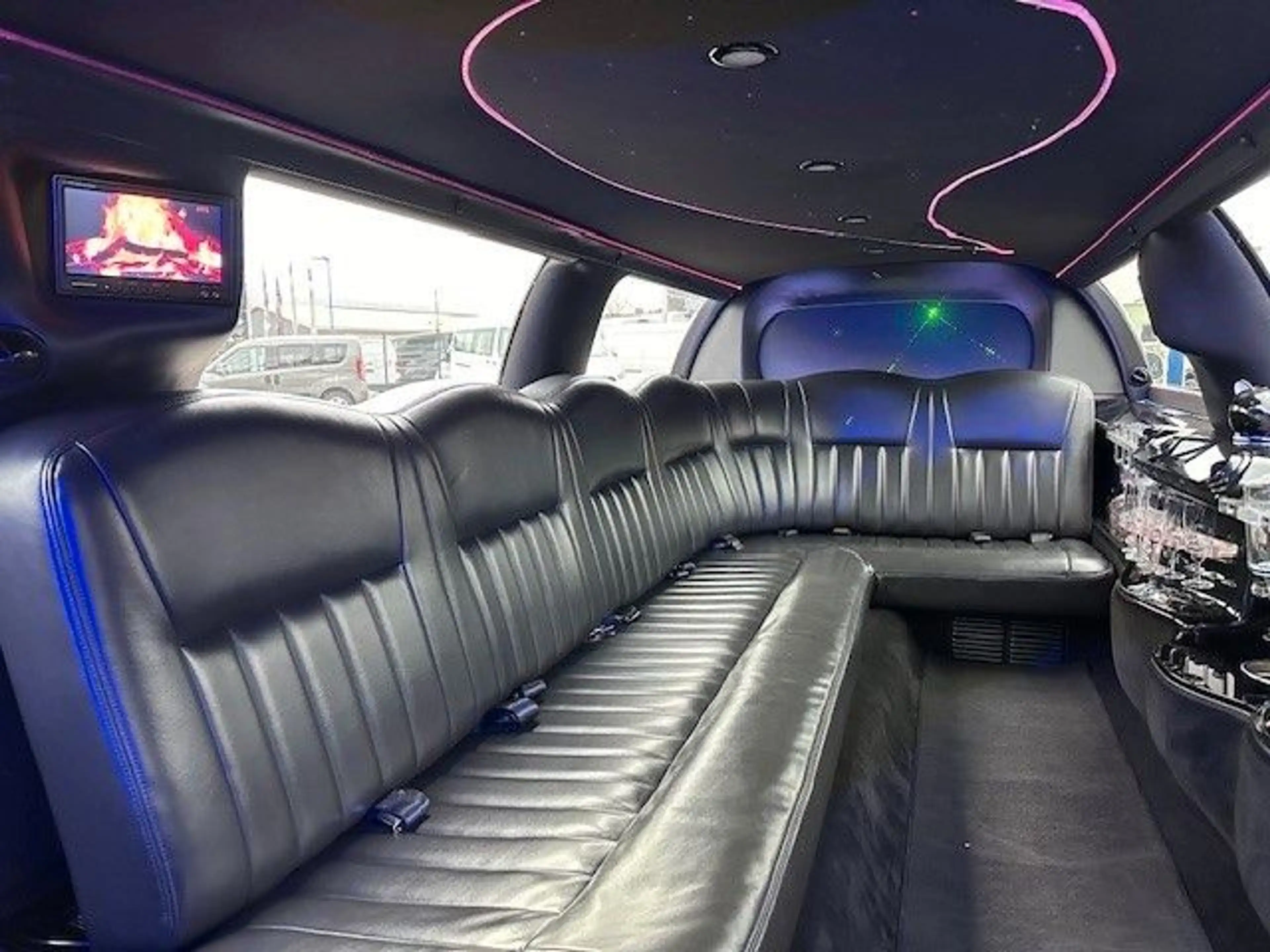 Lincoln Town Car Stretch Limousine 4,6 Liter V8 — photo 14