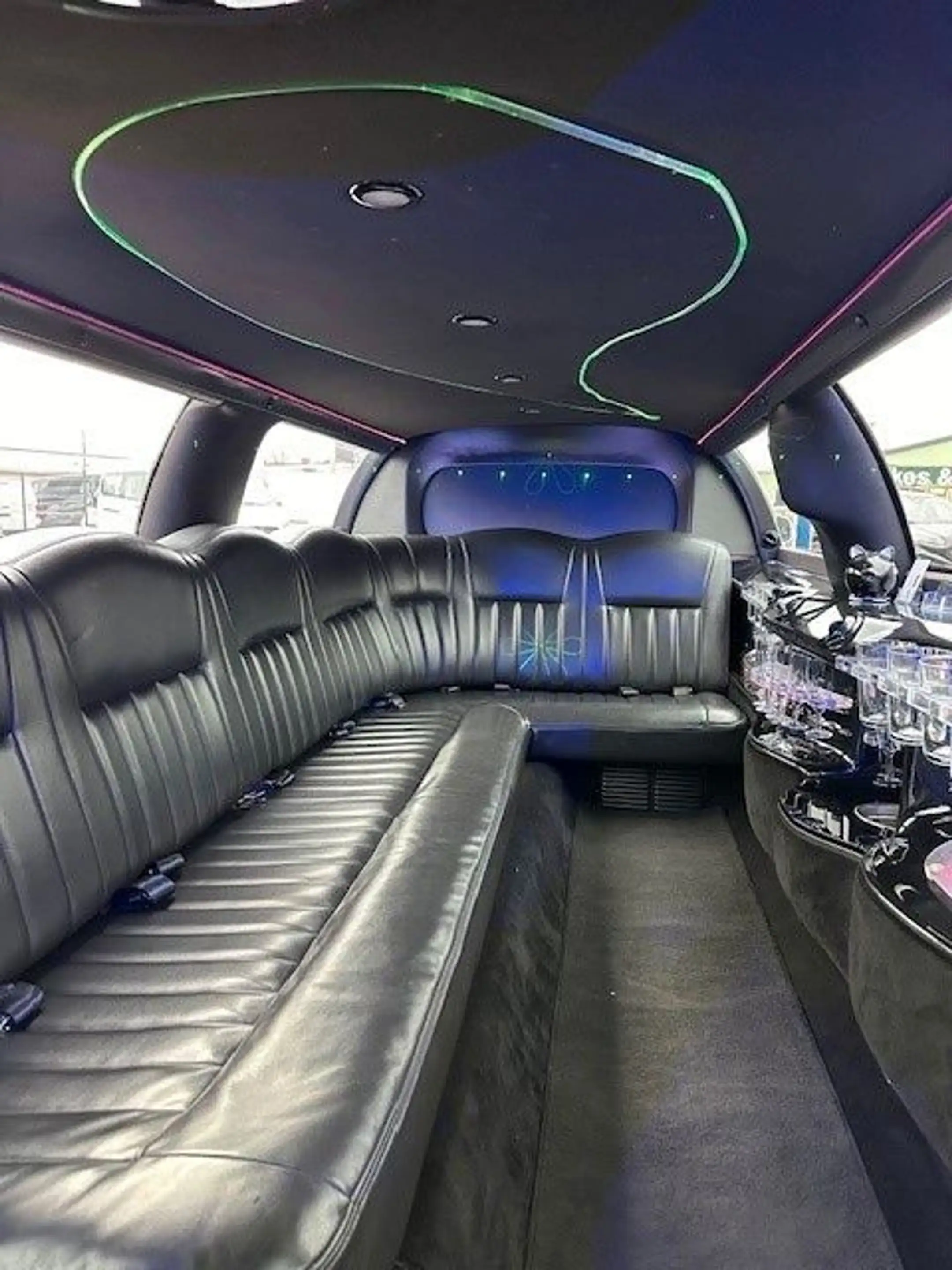 Lincoln Town Car Stretch Limousine 4,6 Liter V8 — photo 13