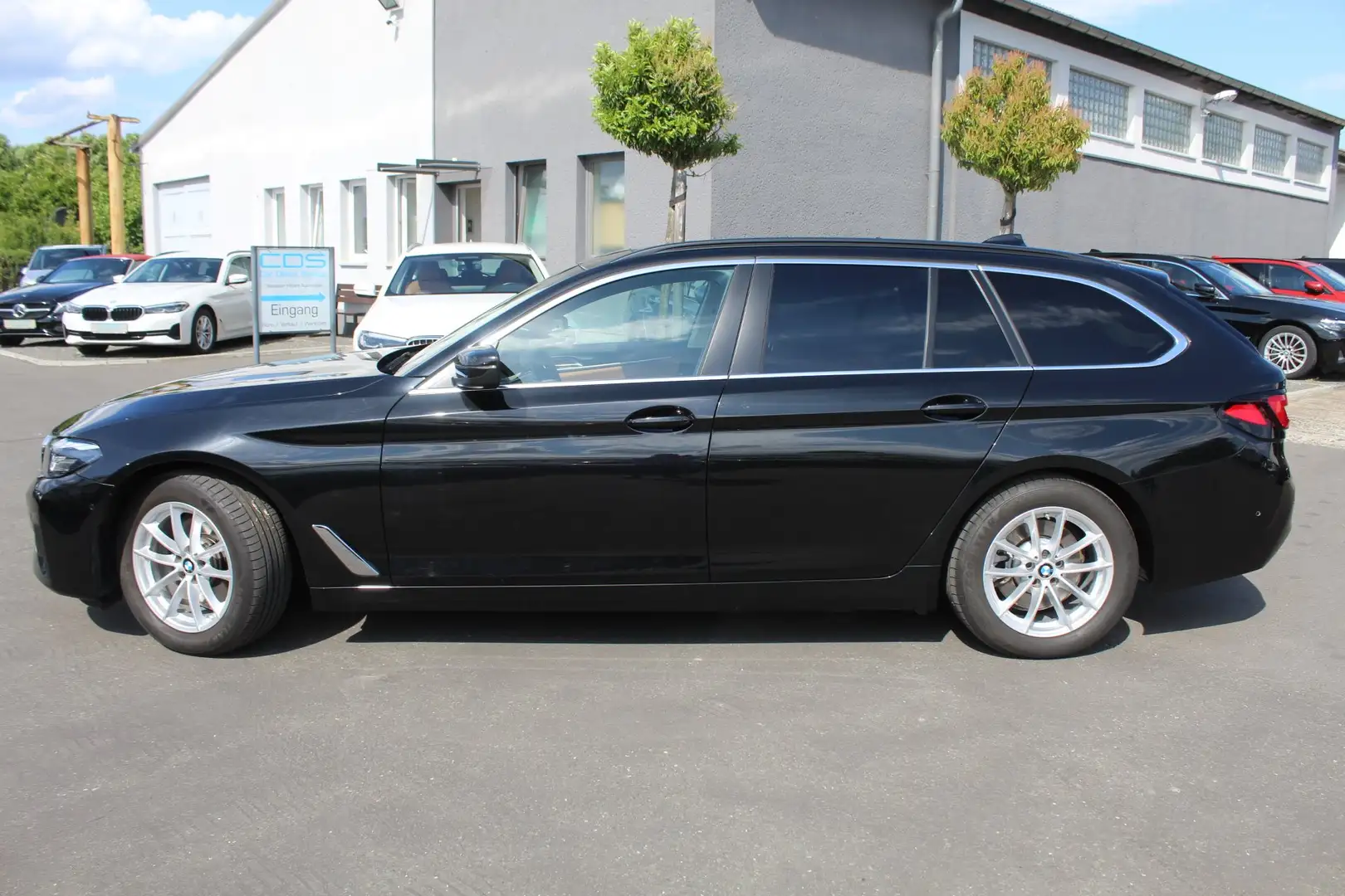 BMW 520 d Tour. +PANORAMAD.+Sportsitz+S-LEDER+DAB+Kamera Schwarz - 2