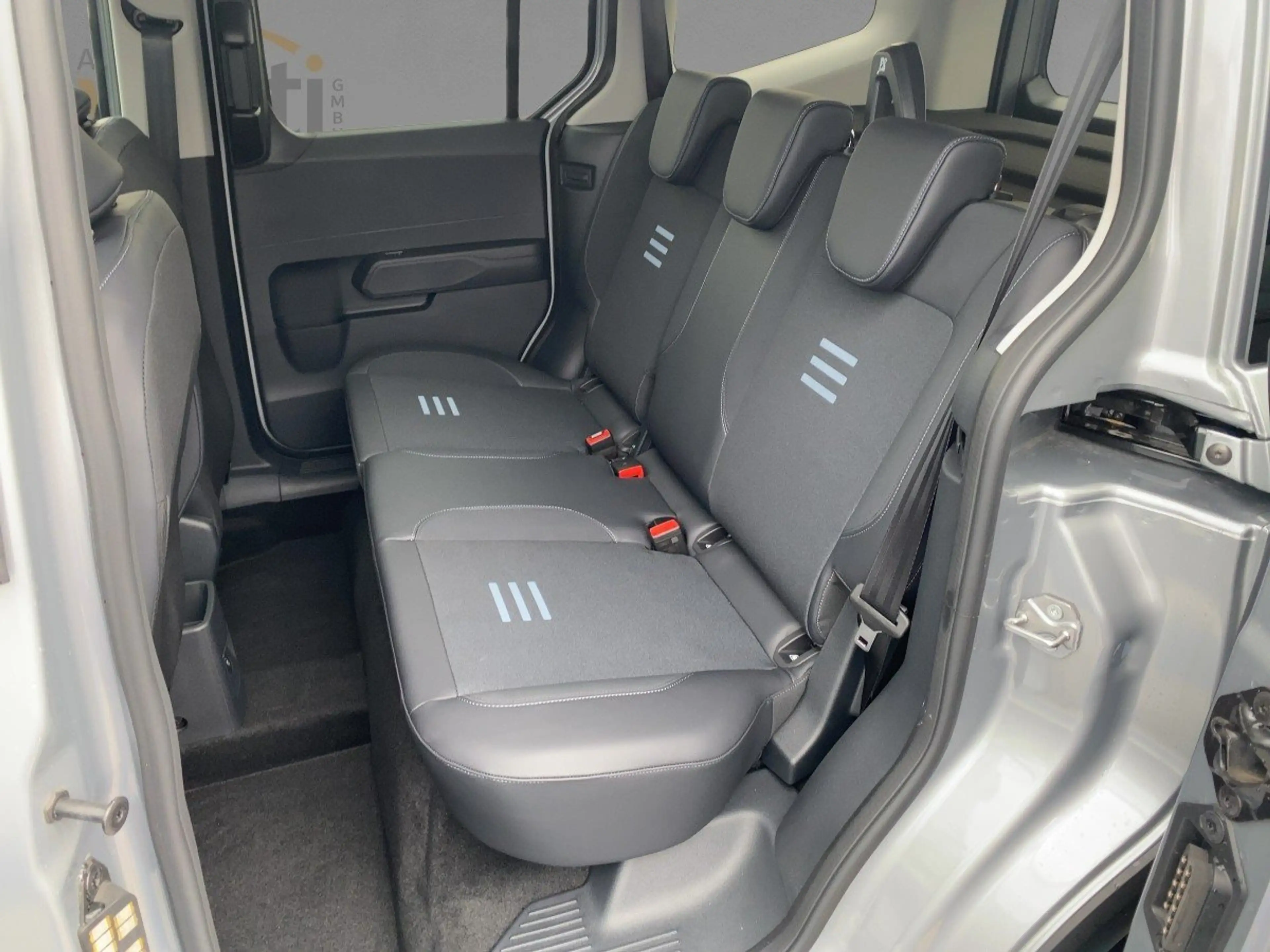 Ford Tourneo Courier Active SHZ*RFK*ACC*Apple*Navi*DAB — photo 5