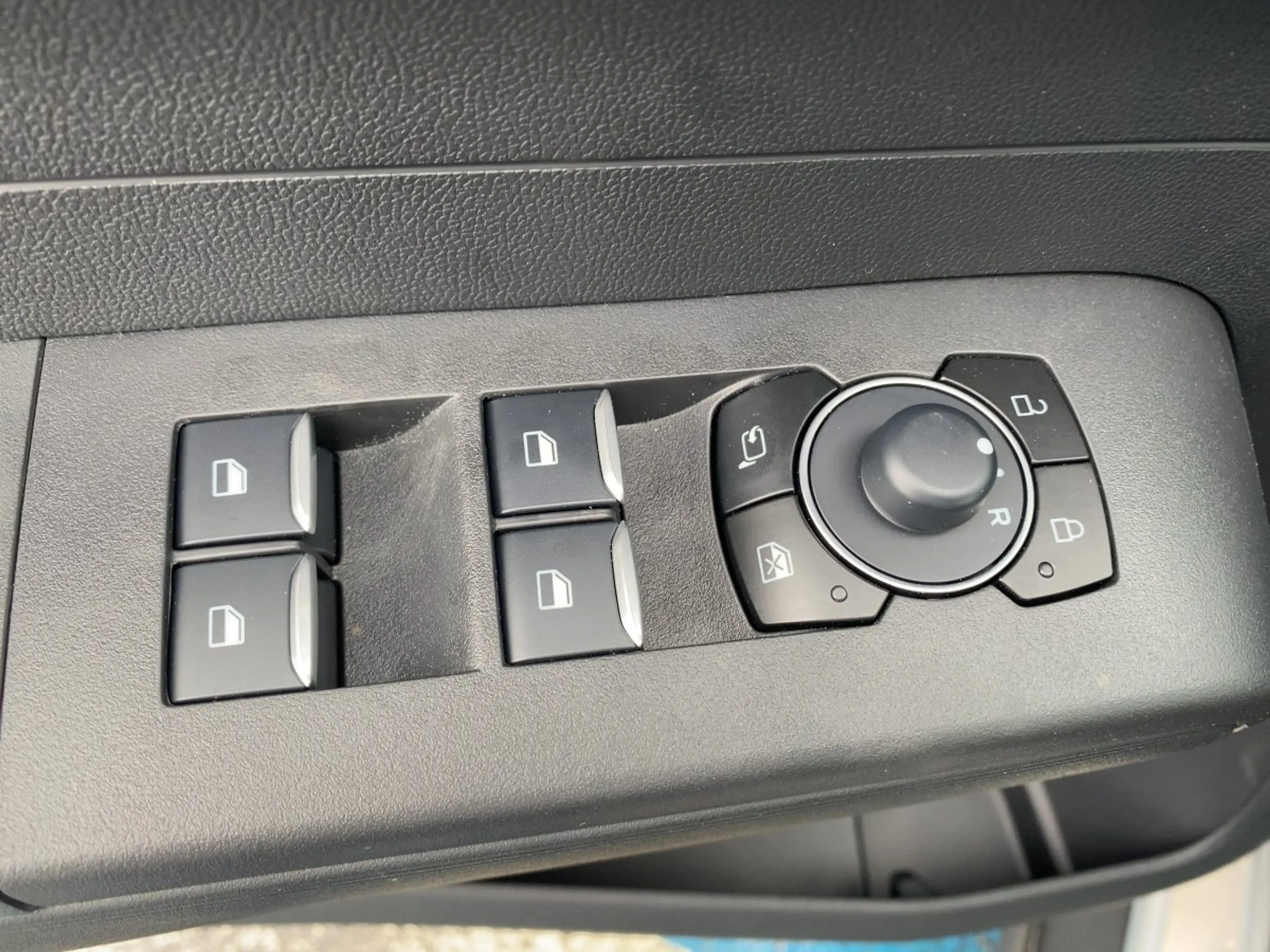 Ford Tourneo Courier Active SHZ*RFK*ACC*Apple*Navi*DAB — photo 8