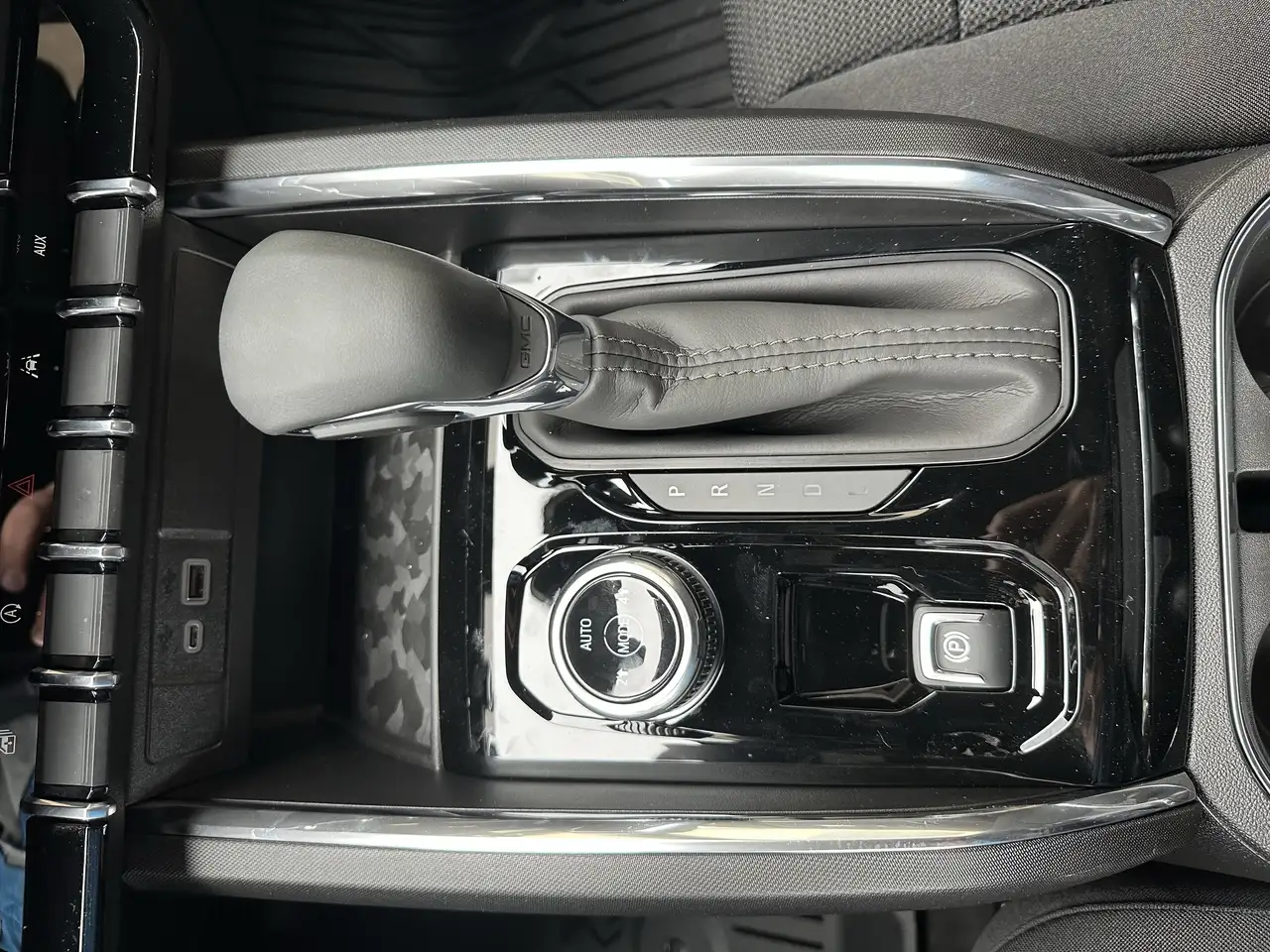 GMC Canyon снимка GMC Canyon