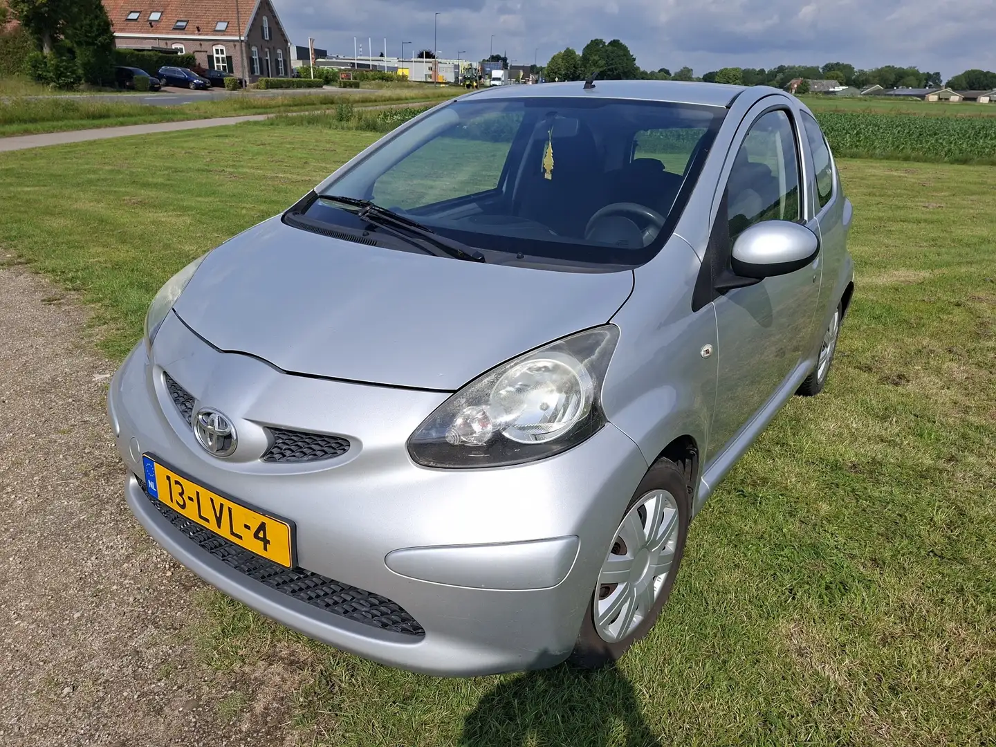 Toyota Aygo 1.0-12V Access Zilver - 1