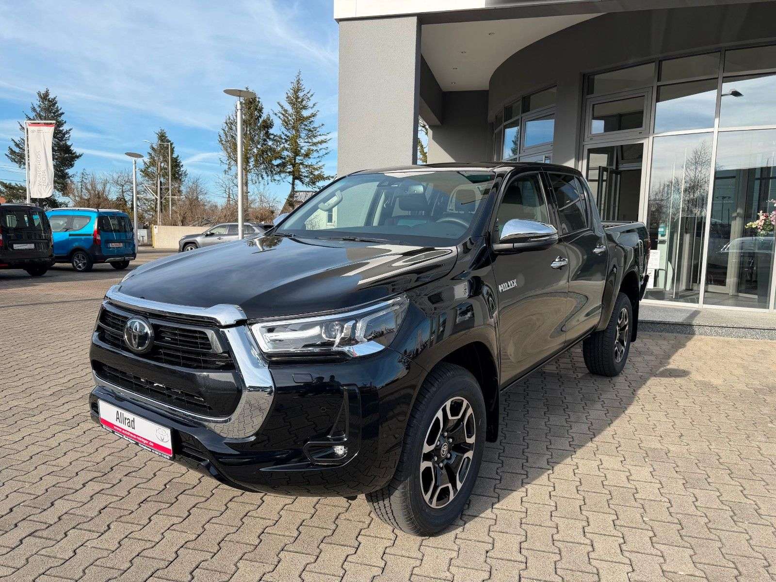 Second hand Toyota Hilux 2.8