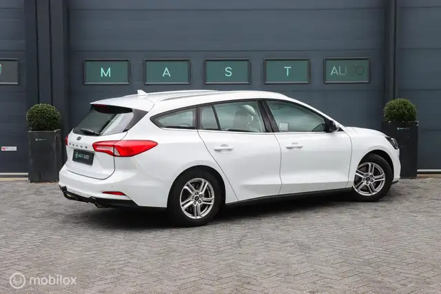 Ford Focus view 8