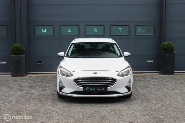Ford Focus view 2