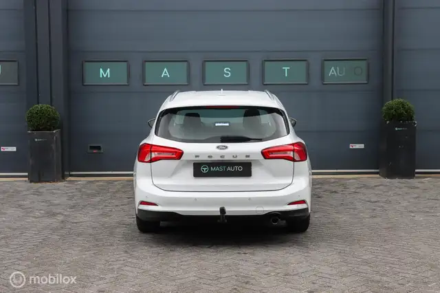 Ford Focus view 9