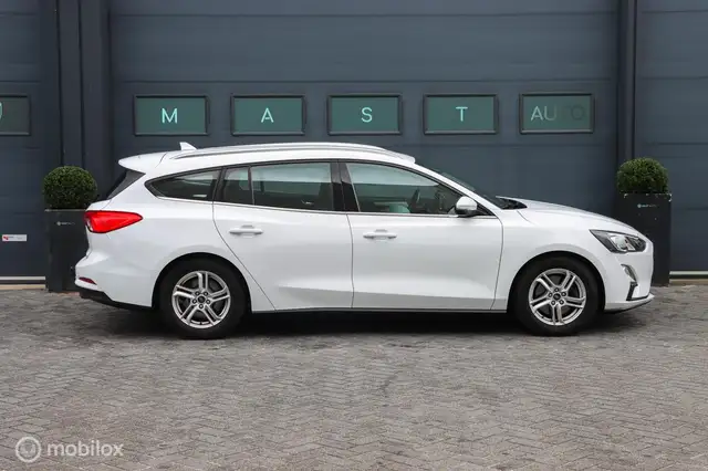 Ford Focus view 5