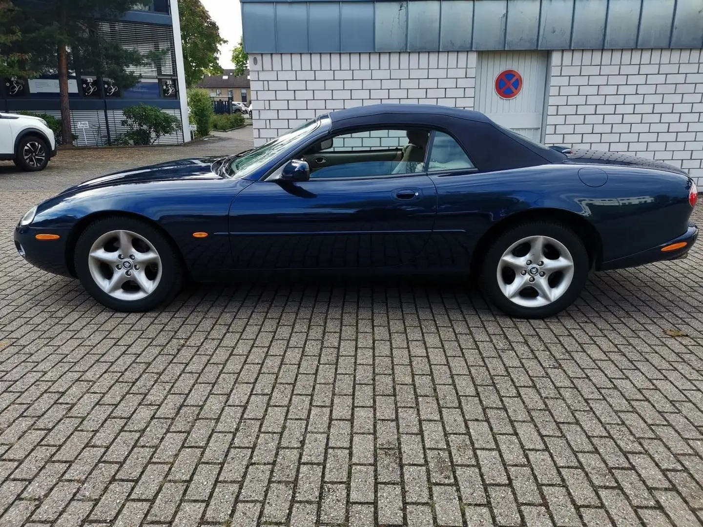 Jaguar XK8 Cabriolet Bleu - 1