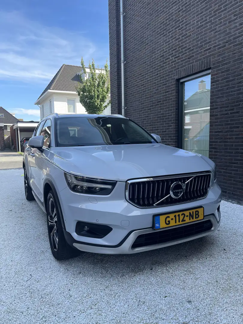 Volvo XC40 2.0 T4 Inscript. Grijs - 1