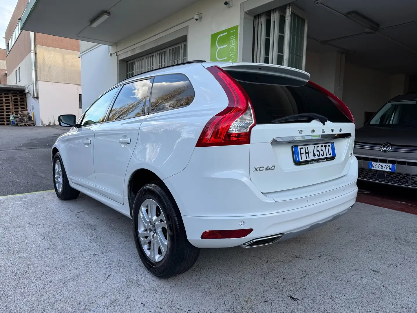Volvo XC60 2.0 d3 Momentum GEARTRONIC EURO6 GARANZIA 24 MESI Wit - 2