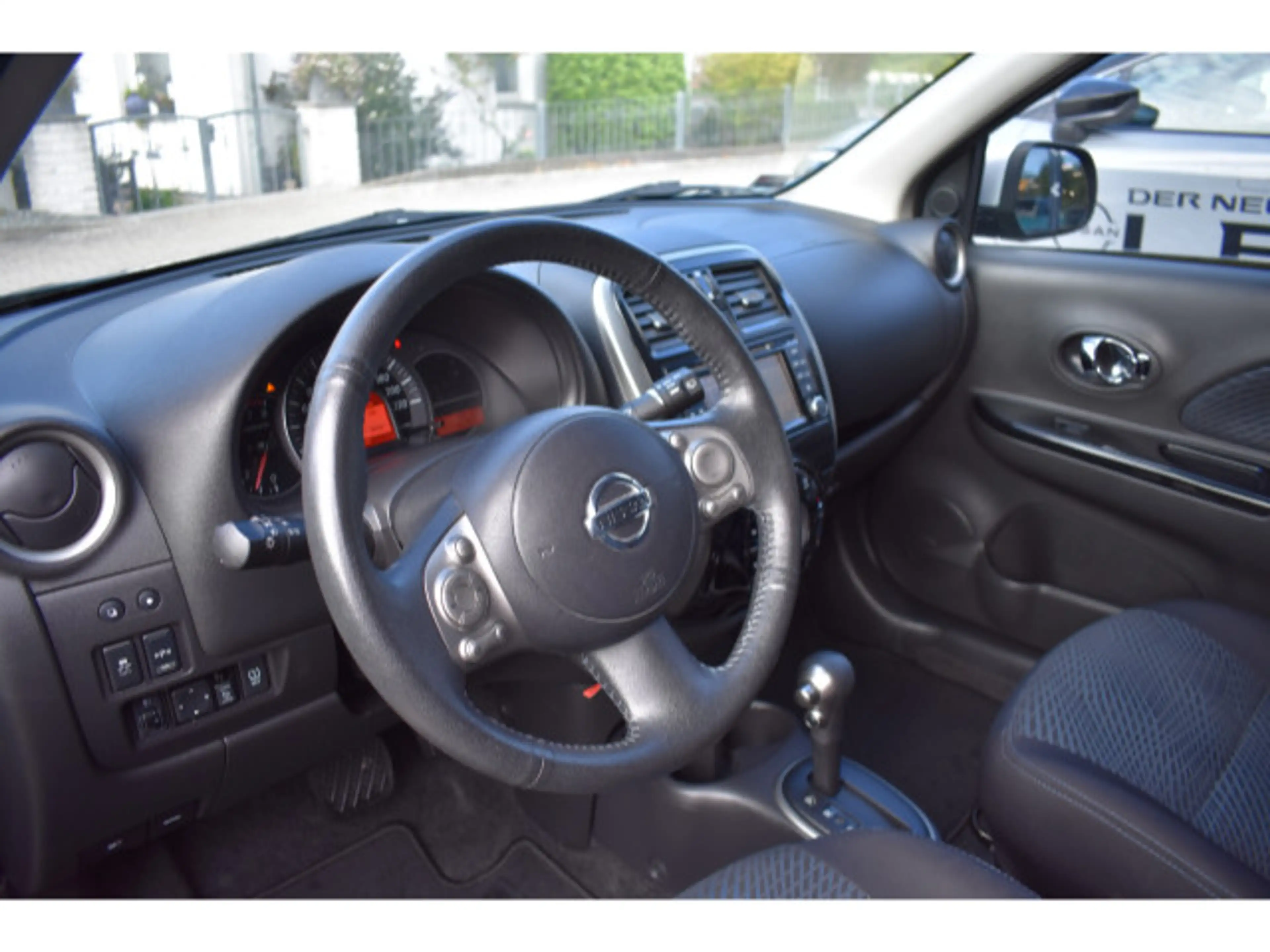 Nissan Micra 1.2 N-Tec GJR auf 15" Alu Einparkhilfe Sit — photo 11