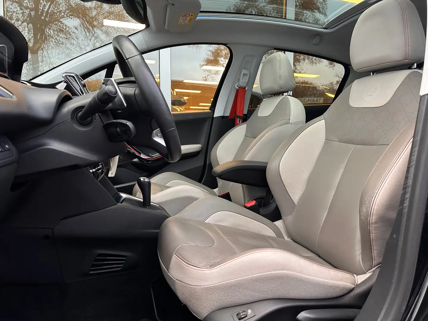 Peugeot 208 1.2 Automaat Roland Garros,panoramadak,Trekhaak,le Чорний - 2