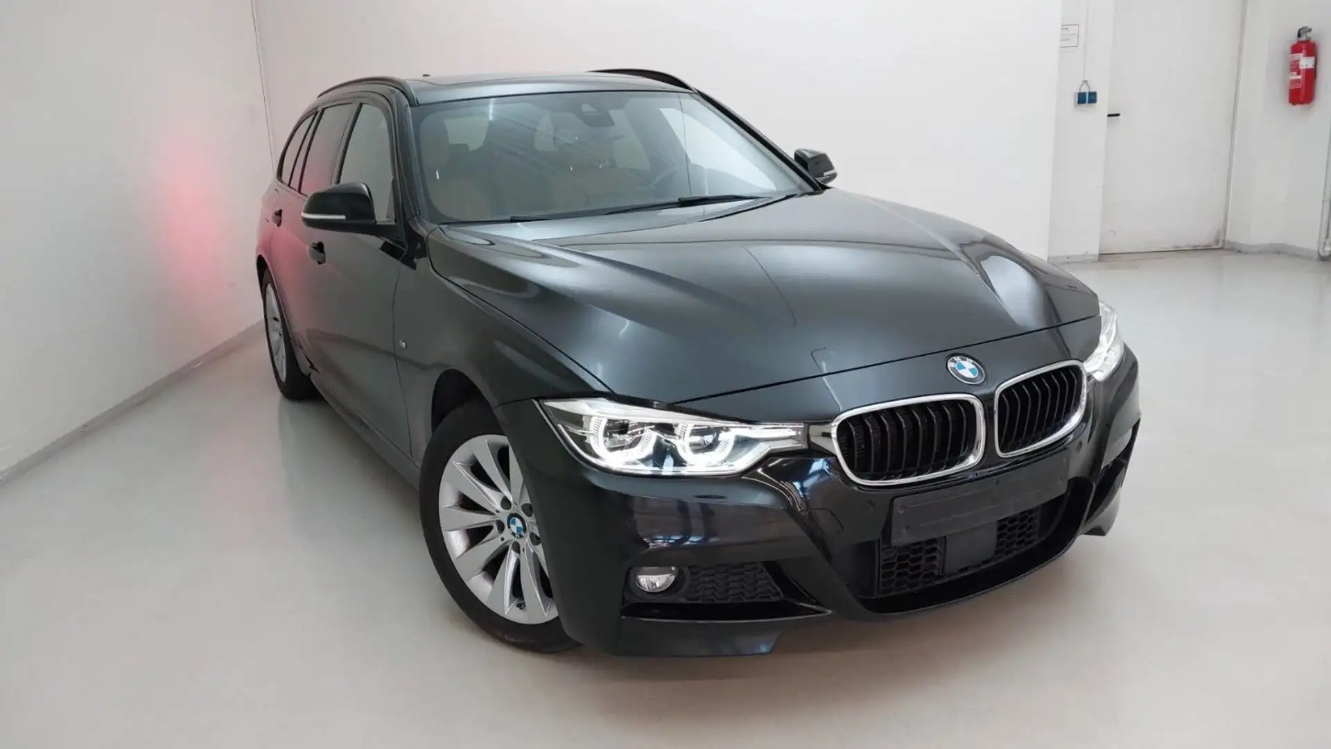BMW 330 d xDrive M Sport /PANOR / AHK /LEDER /KAMERA Negru - 2