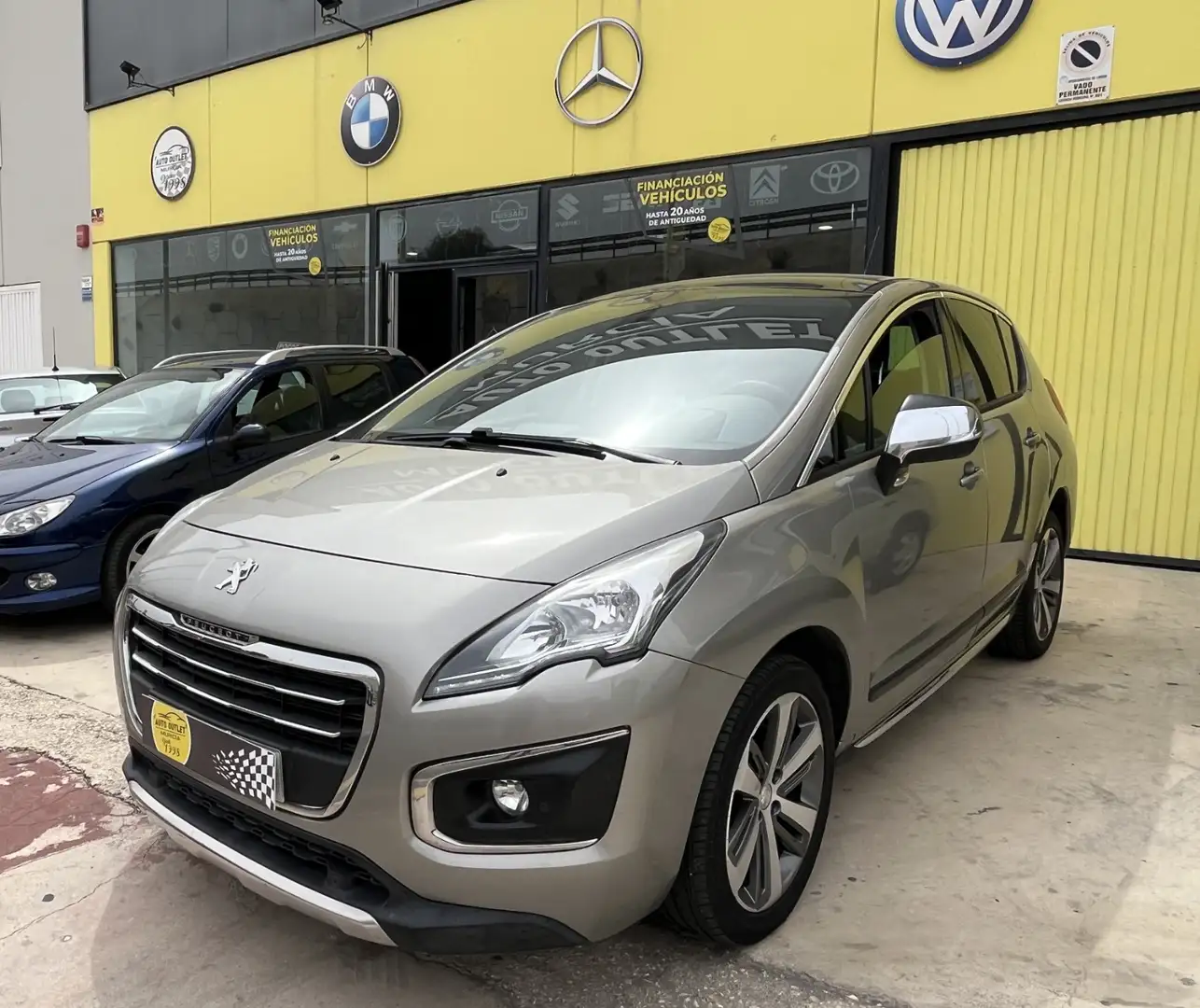 Peugeot 3008 1.6 BlueHDi Allure 120 Gris - 1