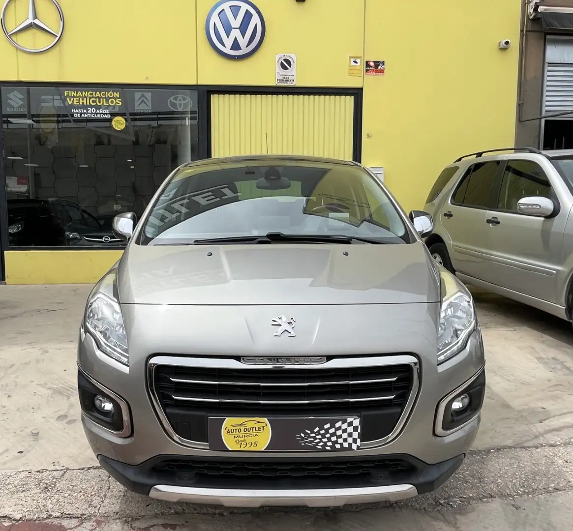 Peugeot 3008 1.6 BlueHDi Allure 120 Gris - 2