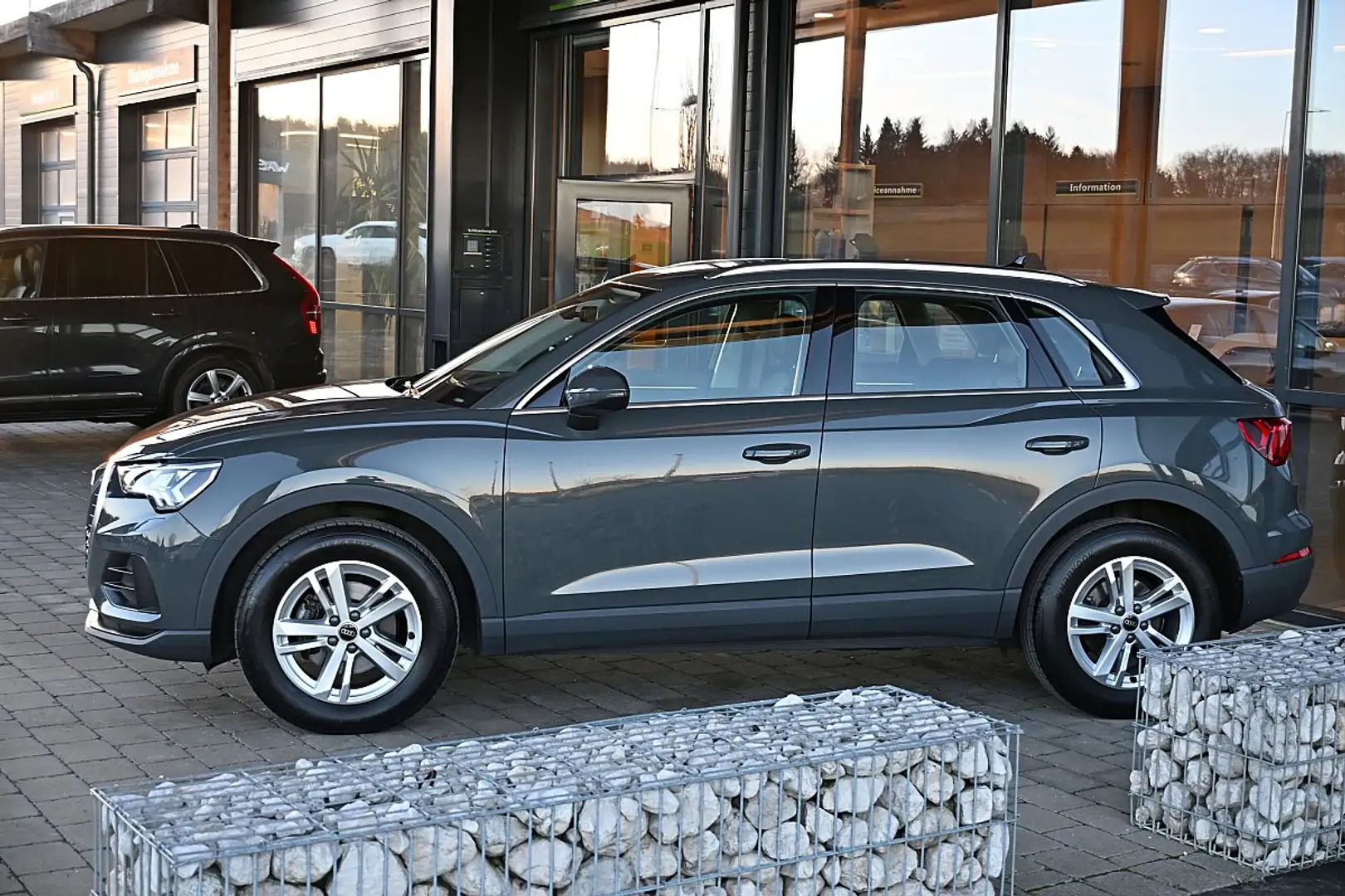 Audi Q3 35 TFSI intense S-tronic MatrixLED, NaviMMi+, V... Gris - 2