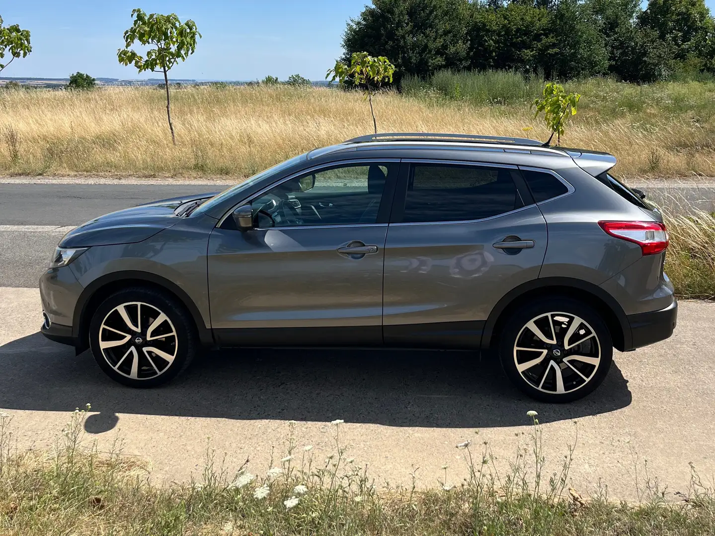 Nissan Qashqai Qashqai 1.2 DIG-T TEKNA Šedá - 1