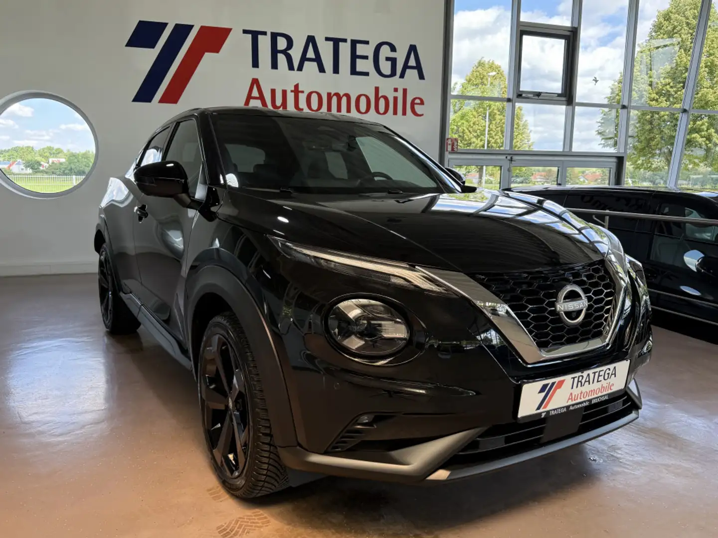 Nissan Juke 1,0 DIG-T Autom. Tekna GJR SH LHZ 360° ACC Schwarz - 1