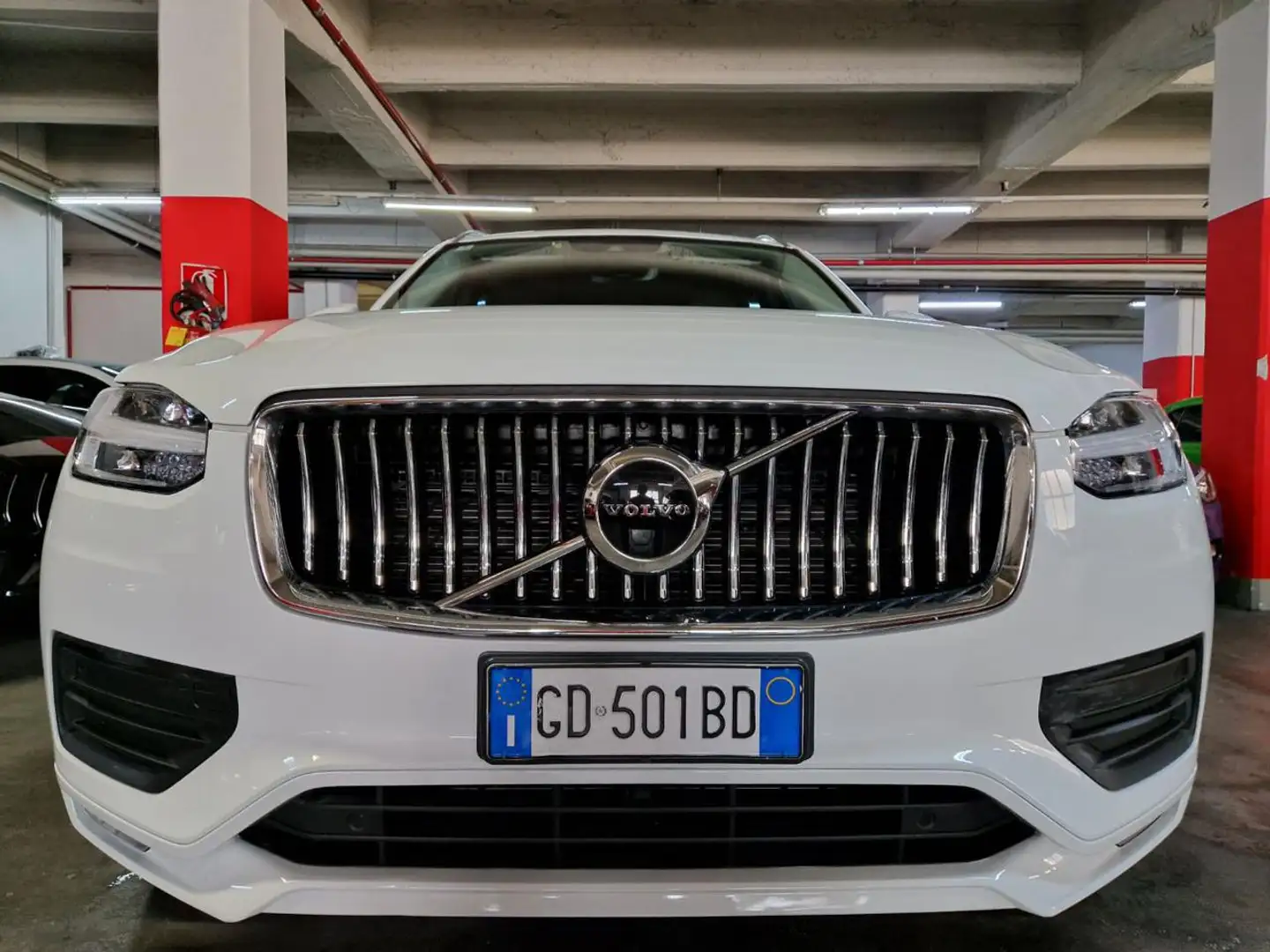 Volvo XC90 B5 AWD CV.235 7 POSTI MOMENTUM PRO RADAR+19' Bianco - 2