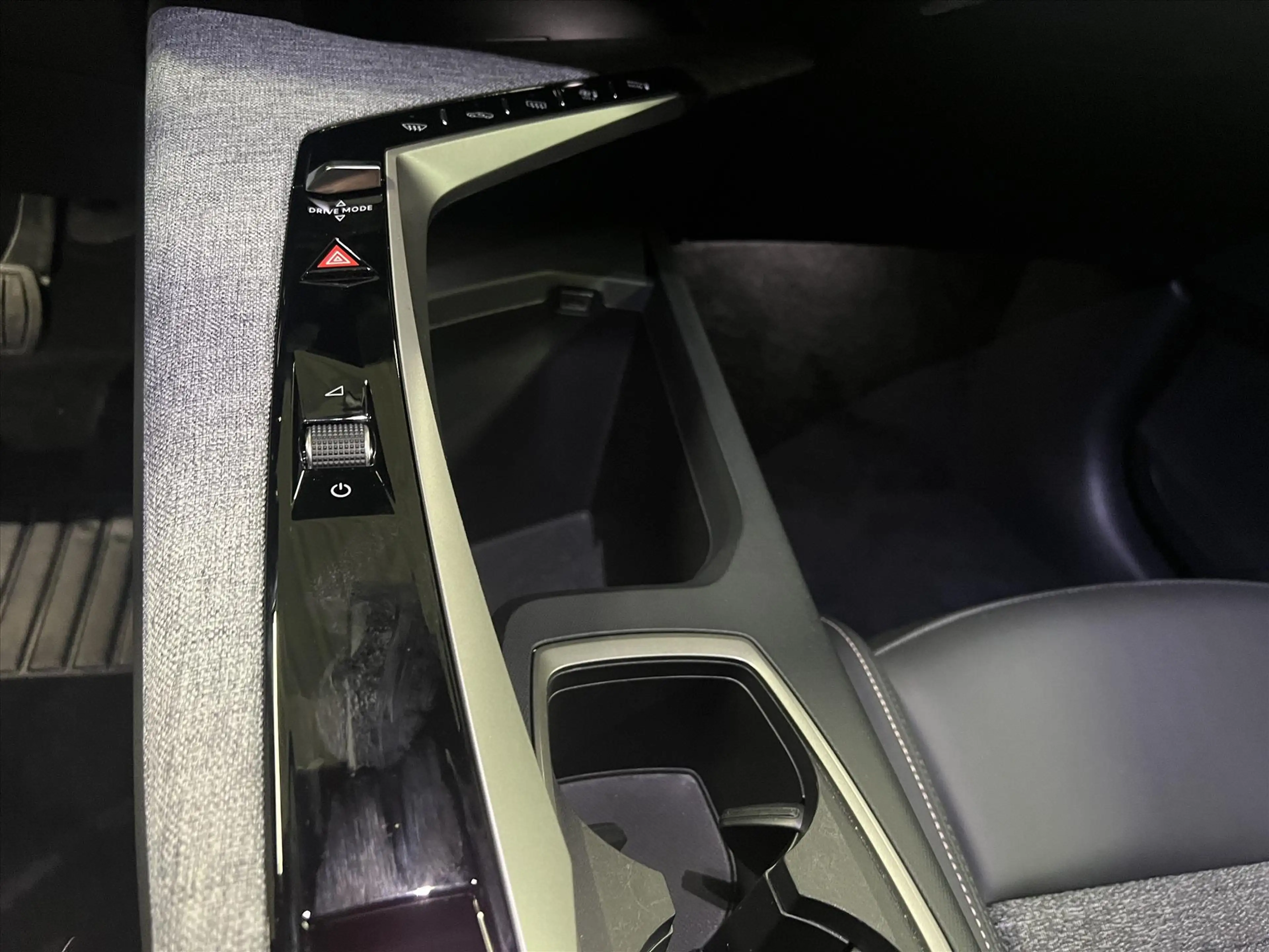 Peugeot 3008 1.2 HYBRID 145pk e-DCS6 Allure — photo 12