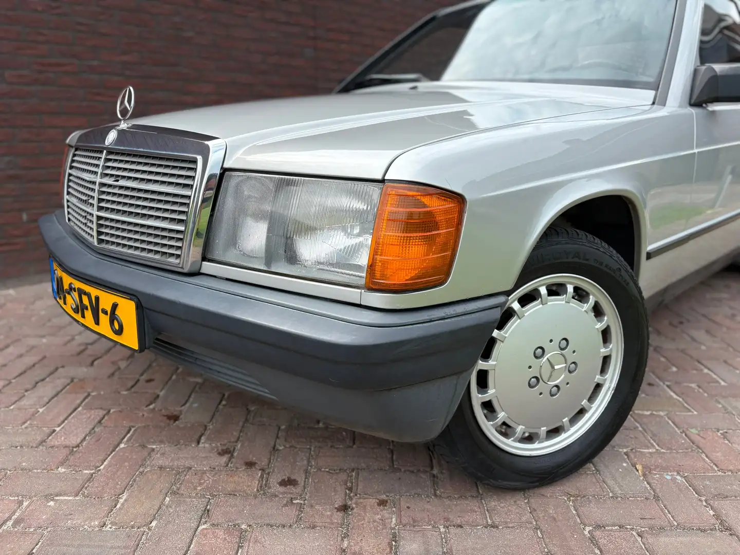 Mercedes-Benz 190 2.0 E Automaat Belastingvrij Nieuwe APK Gris - 2