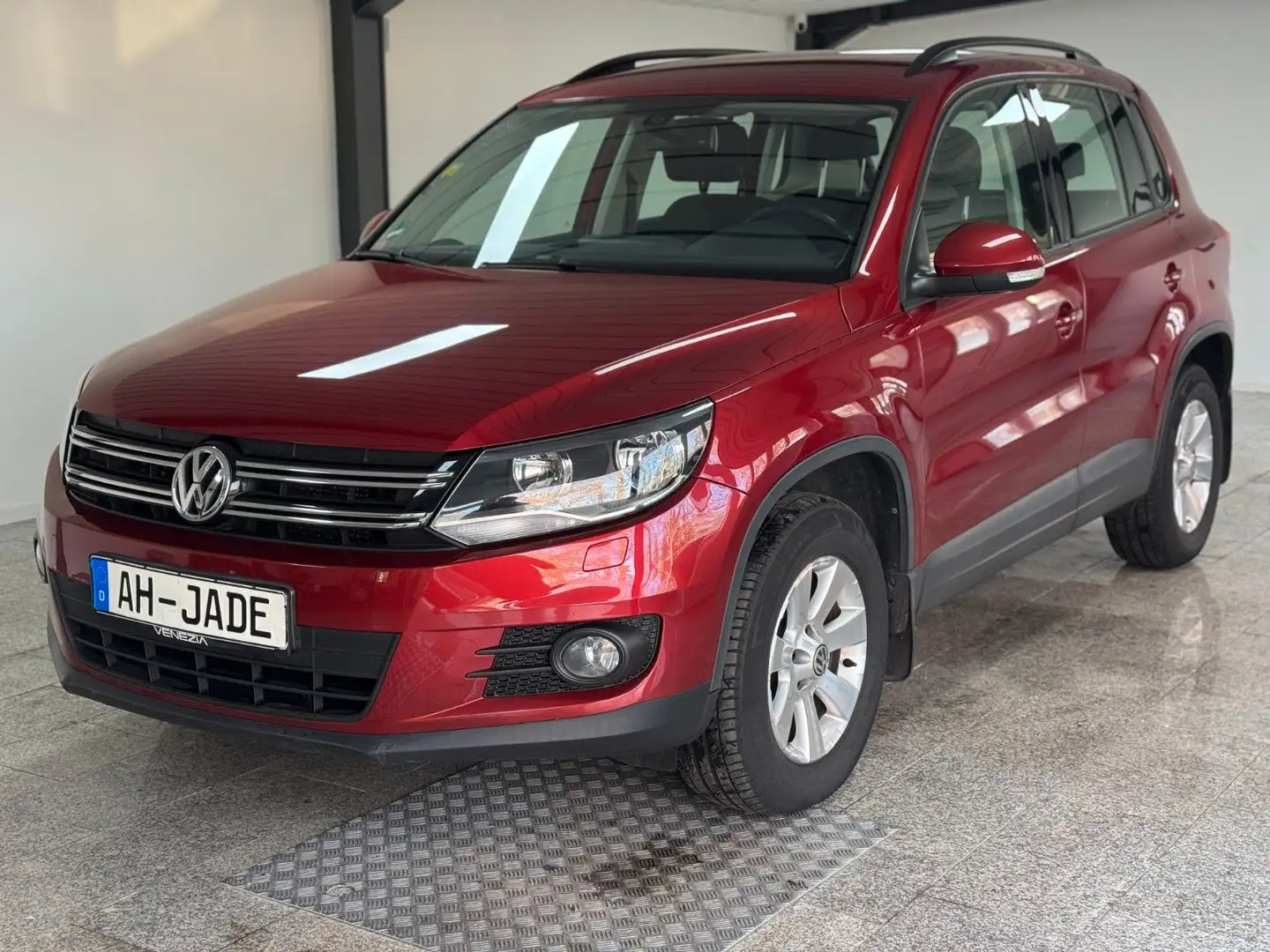 Volkswagen Tiguan 1.4 TSI DSG BMT Trend & Fun Rouge - 2
