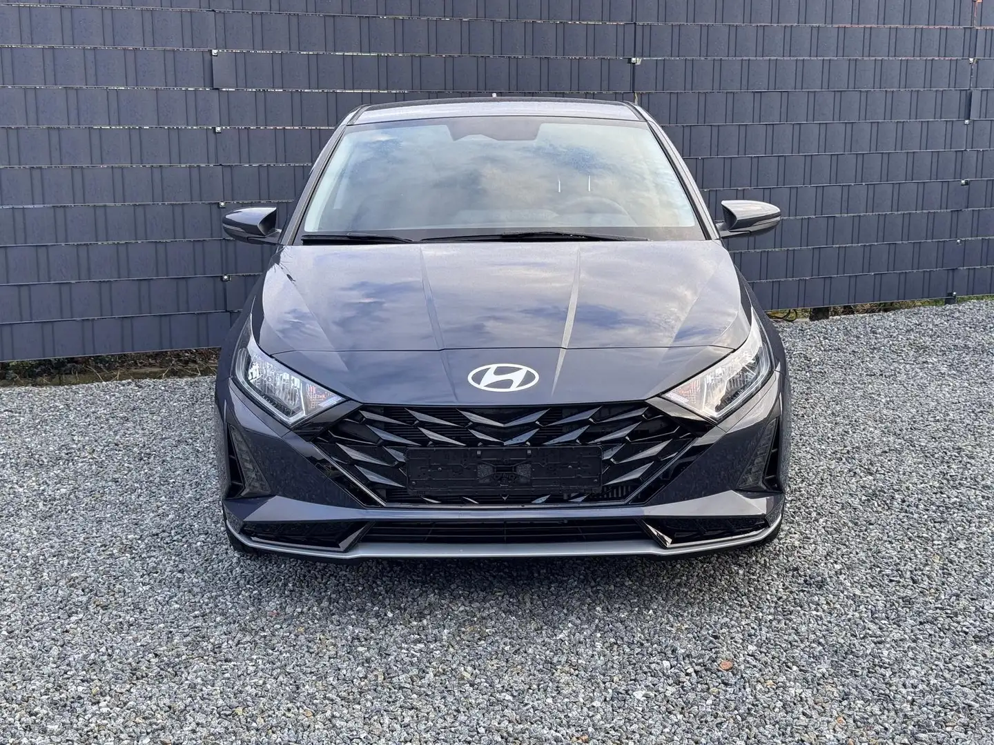 Hyundai i20 Family 66 kW (90 PS), Schaltgetriebe, Frontantrieb Grau - 2