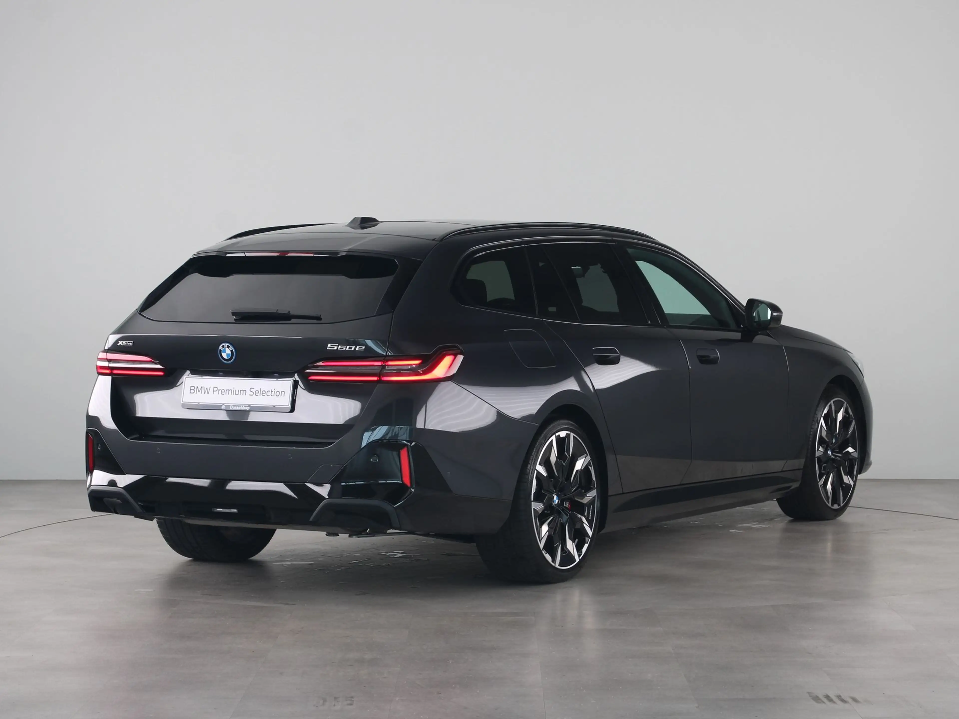 BMW 550 5 Serie Touring 550e xDrive — photo 11