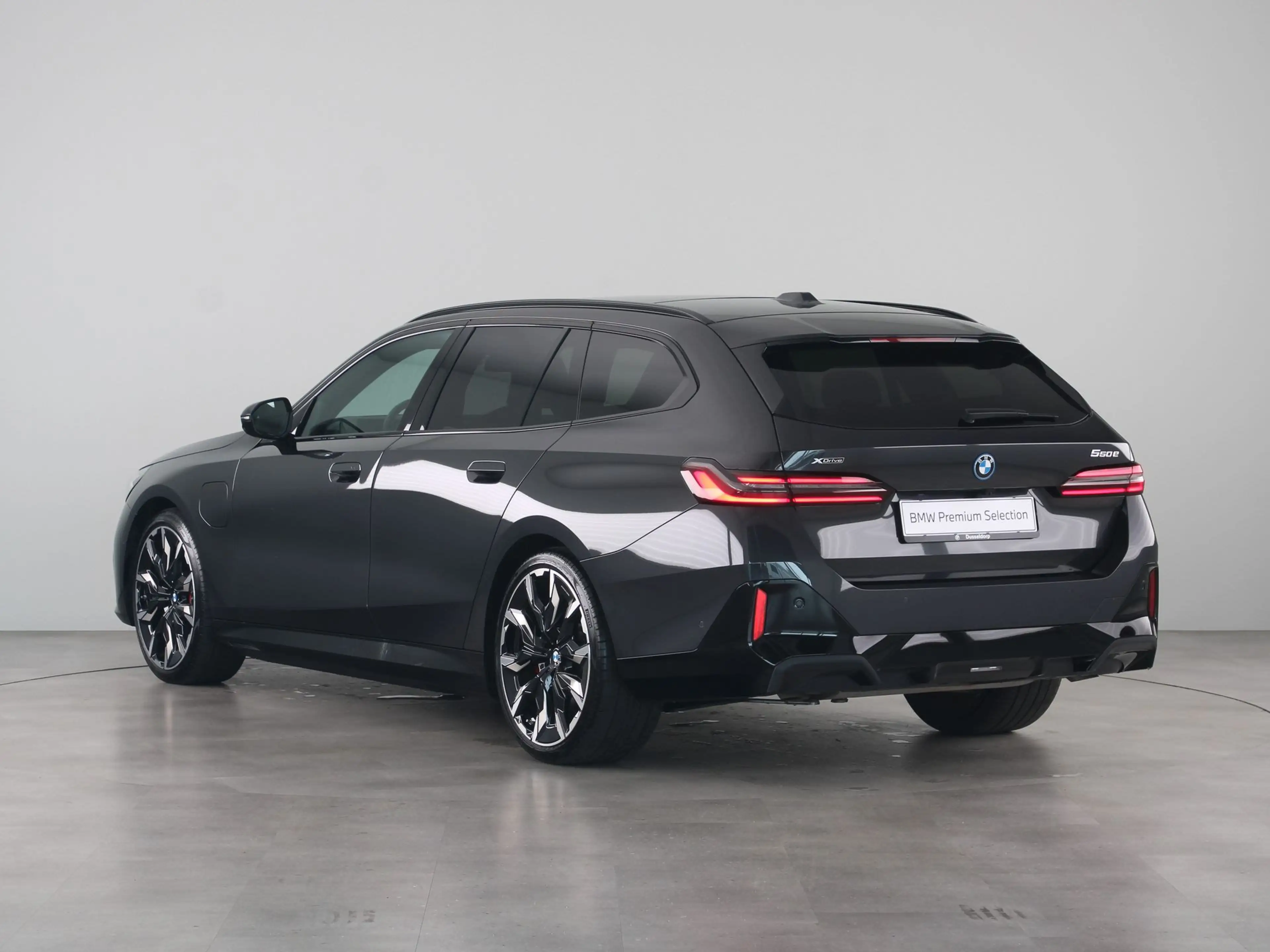 BMW 550 5 Serie Touring 550e xDrive — photo 13