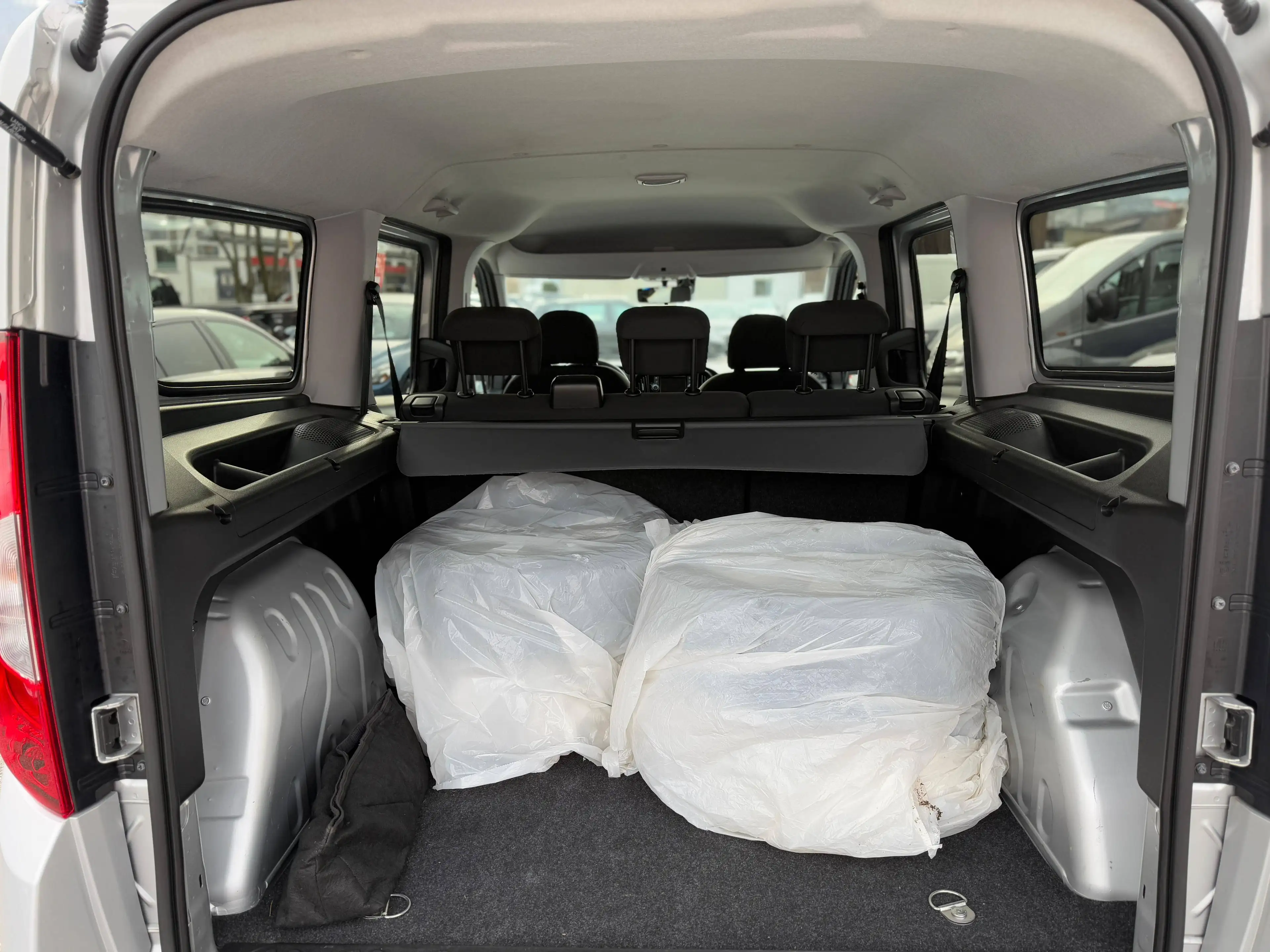 Fiat Doblo MAXI FamilyVan Diesel | TÜV NEU | 1.Besitz | Navi | Anhängerk. — photo 11