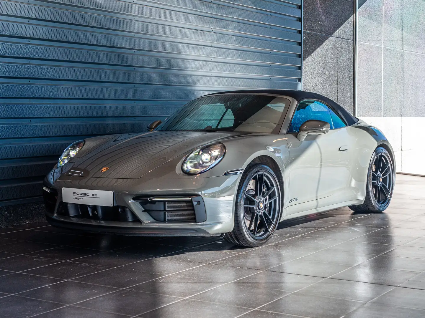 Porsche 911 911 Carrera 4 GTS Cabriolet Grijs - 1