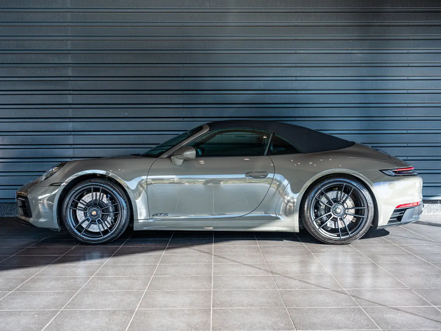 Porsche 911 911 Carrera 4 GTS Cabriolet Grijs - 2