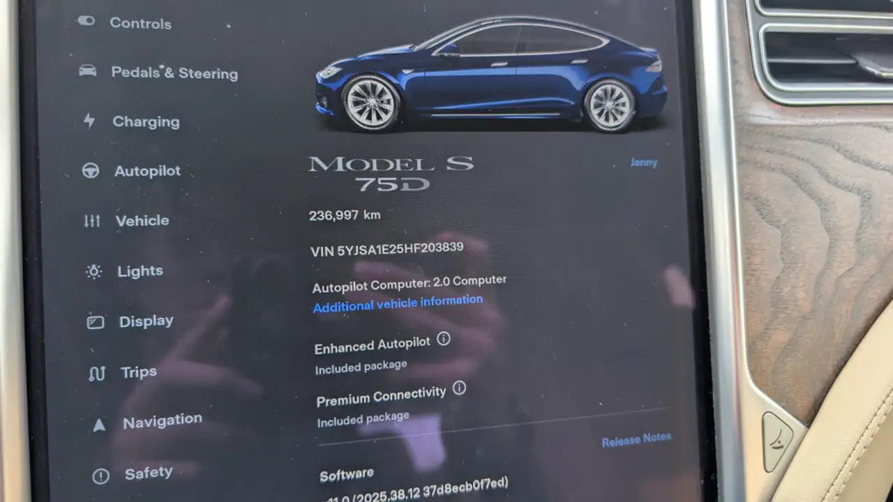 Tesla Model S снимка Tesla Model S