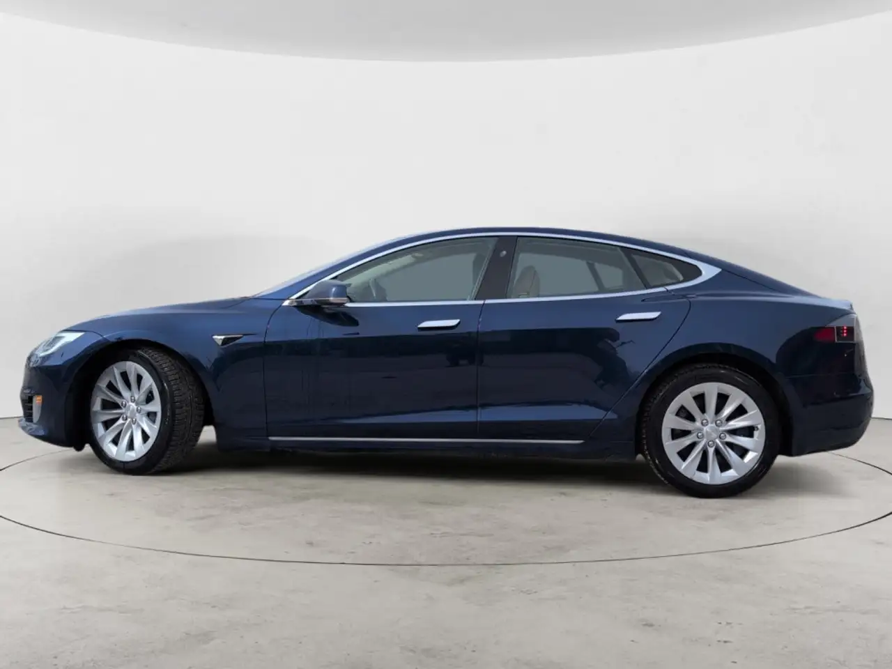 Tesla Model S снимка Tesla Model S