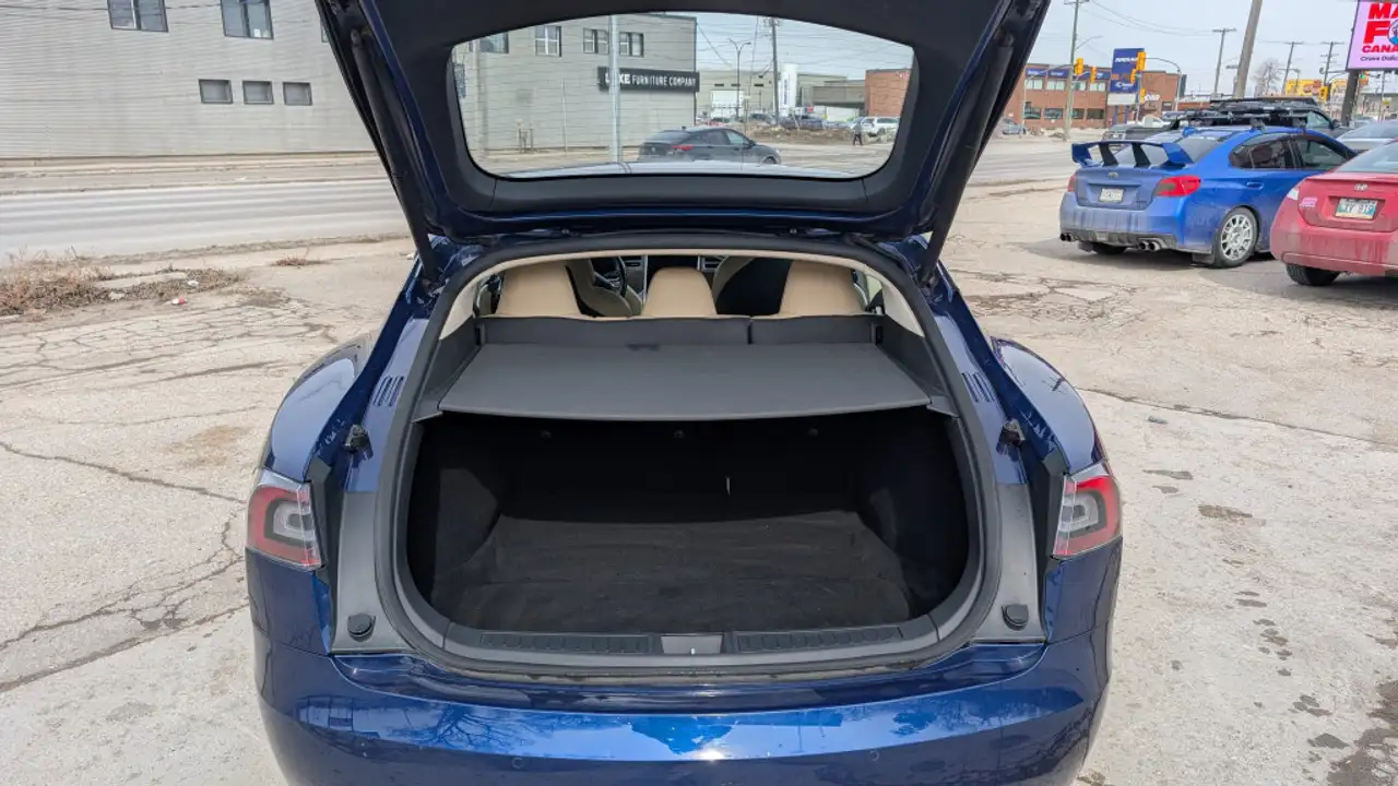 Tesla Model S снимка Tesla Model S