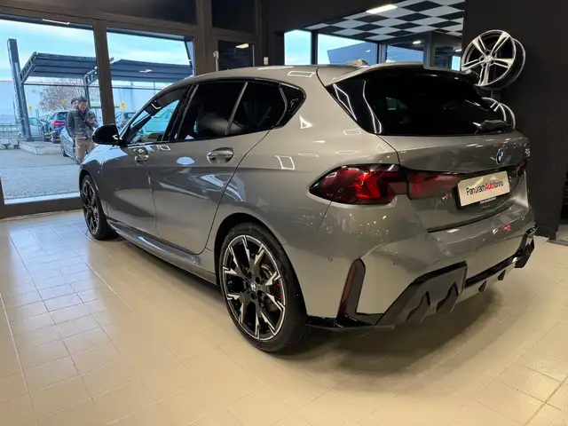 BMW 1 Series view 6