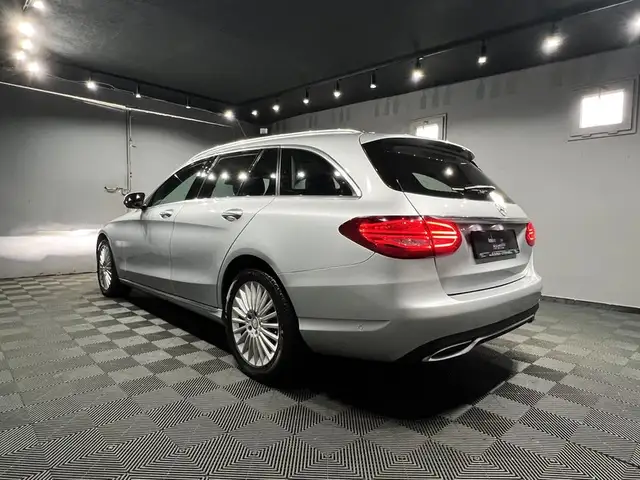 Mercedes-Benz C view 3